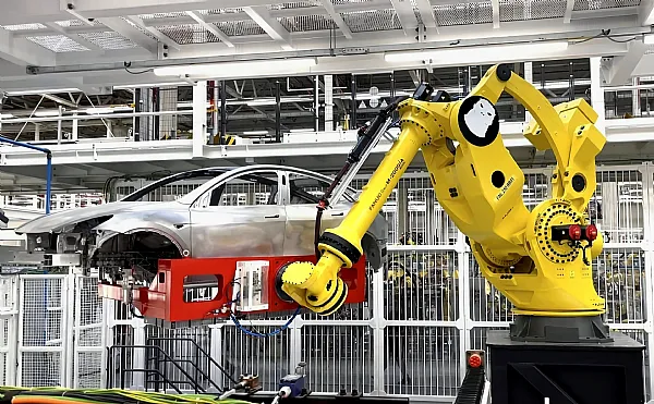 ¿Utiliza Tesla robots Fanuc o no?